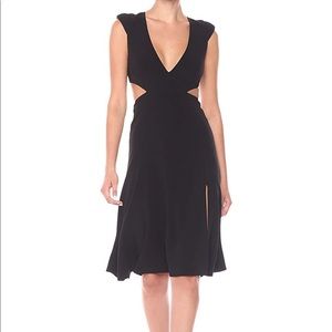 Halston Heritage V neck flowy skirt crepe dress